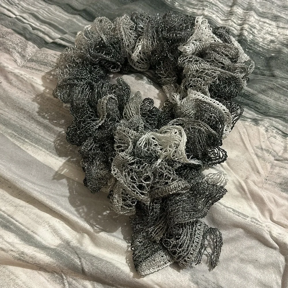 Knit Ruffled lace Scarf black gray white metallic sparkle handmade 💜💜 - Picture 8 of 8